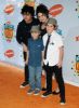 normal_170958_2006-04-01_-_Nickelodeon_Kid__s_Choice_Awards_-_Orange_Carpet_-_077.jpg